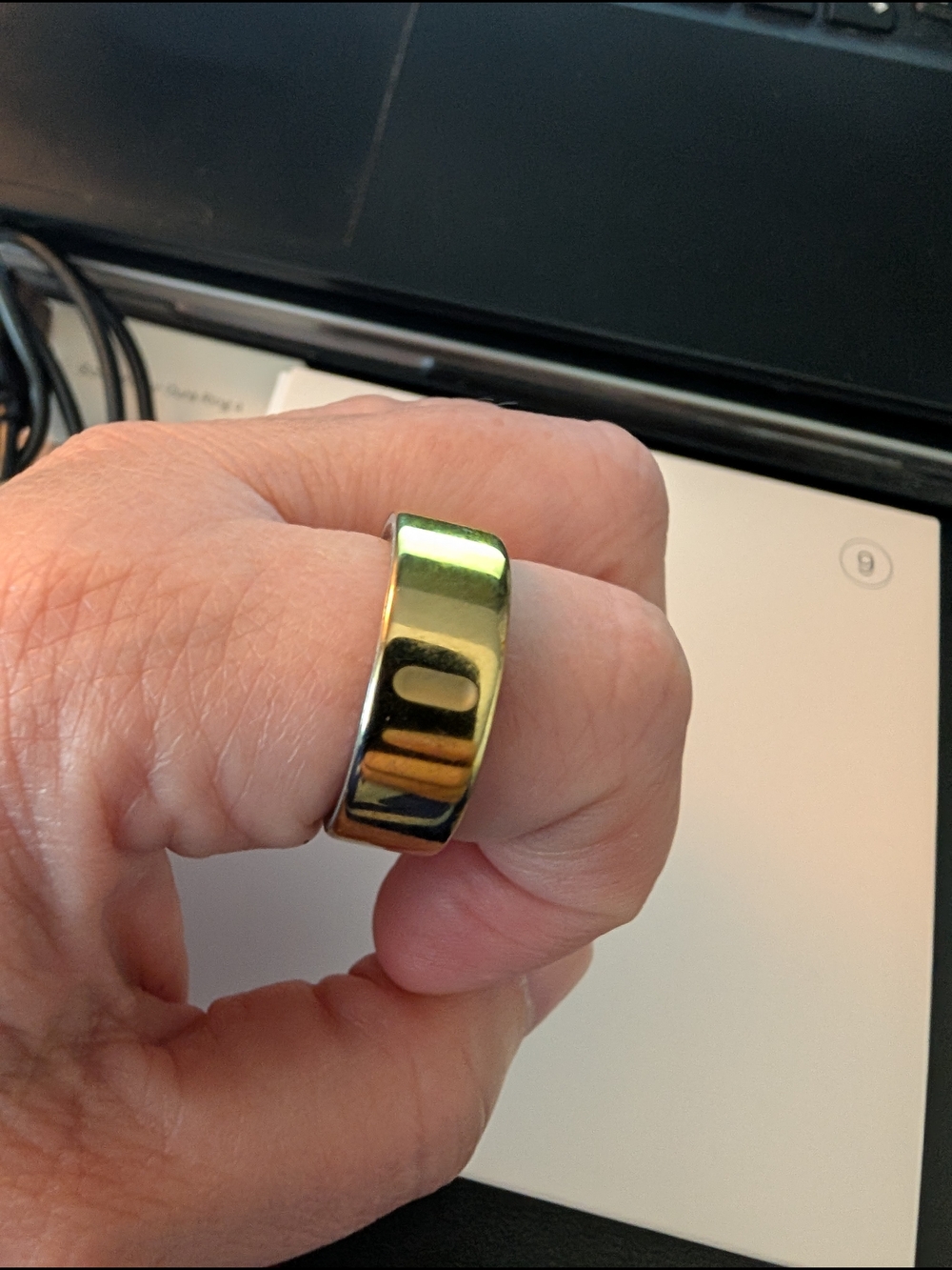 Oura Ring + Charger — size 9
